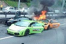 Drei Lamborghini Gallardo auf einen Schlag geschrottet und abgefackelt. Foto: Yahoo/ dpp-AutoReporter 